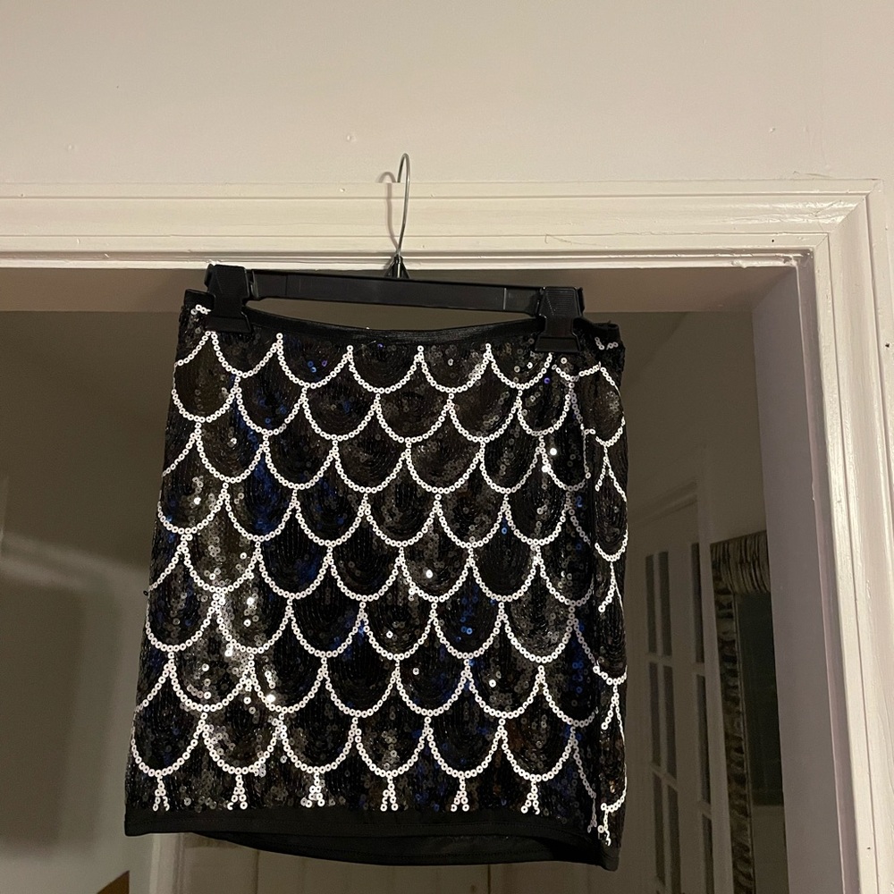 Black and white sequins skirt